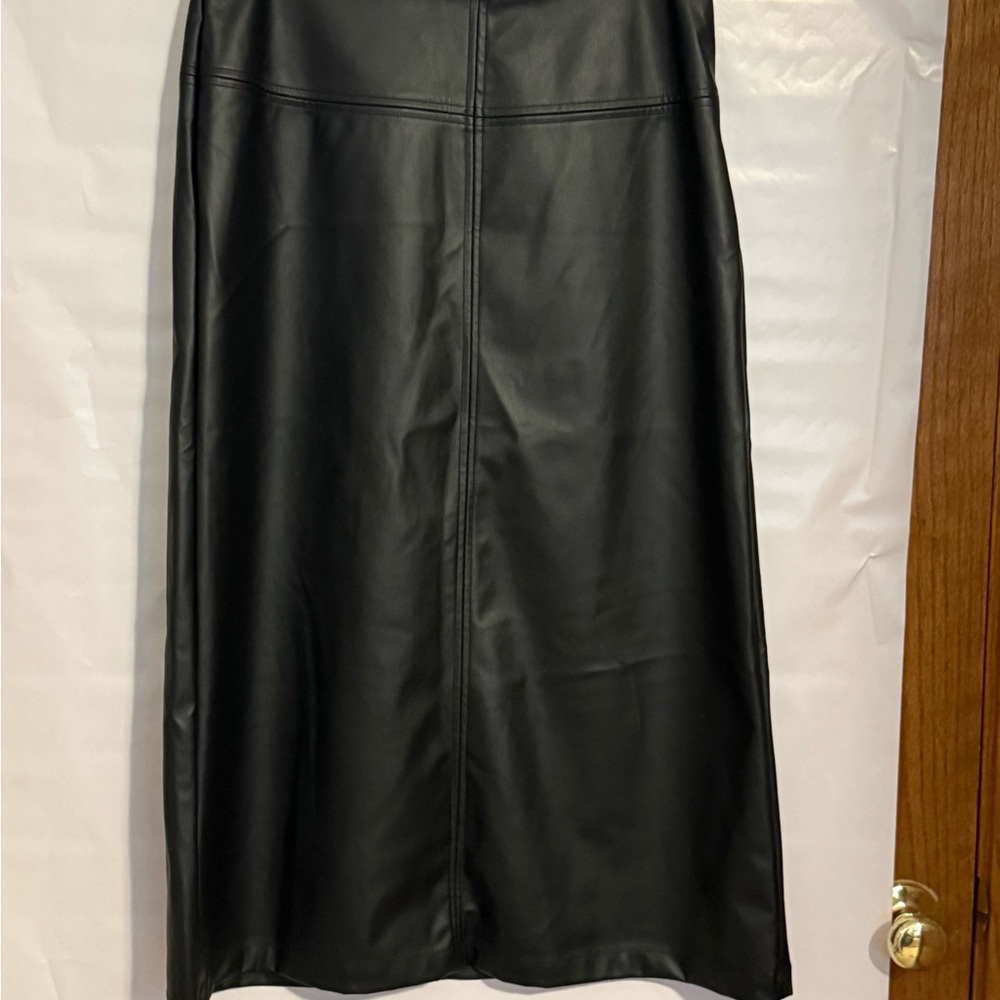 Elegant Black faux Leather midi Skirt